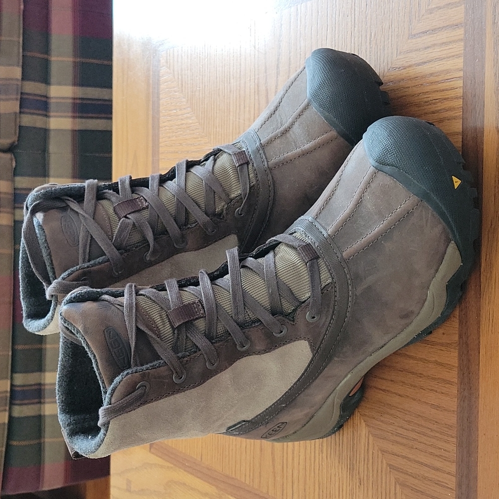 Keen hiking snow boots